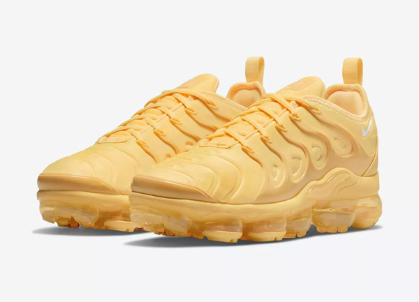 Women's Running weapon Air VaporMax Plus Pastel Orange Shoes 011